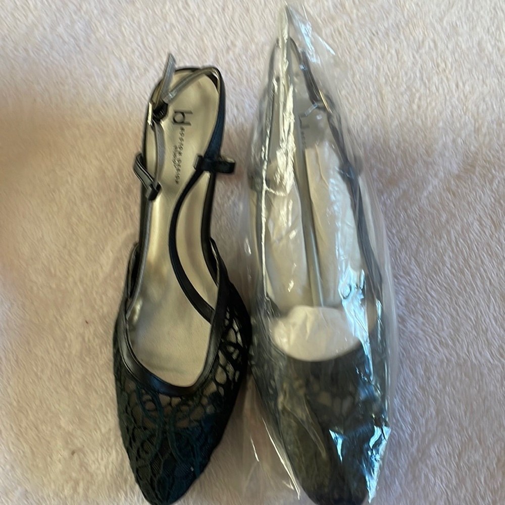 SZ 8 new without tags. Boston Design Studio